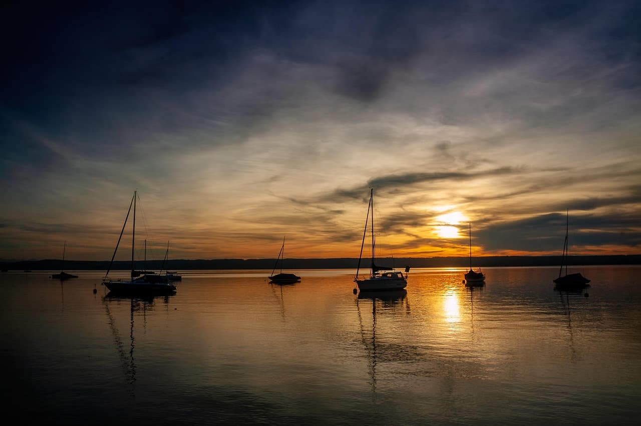 Lakeside promenade Herrsching