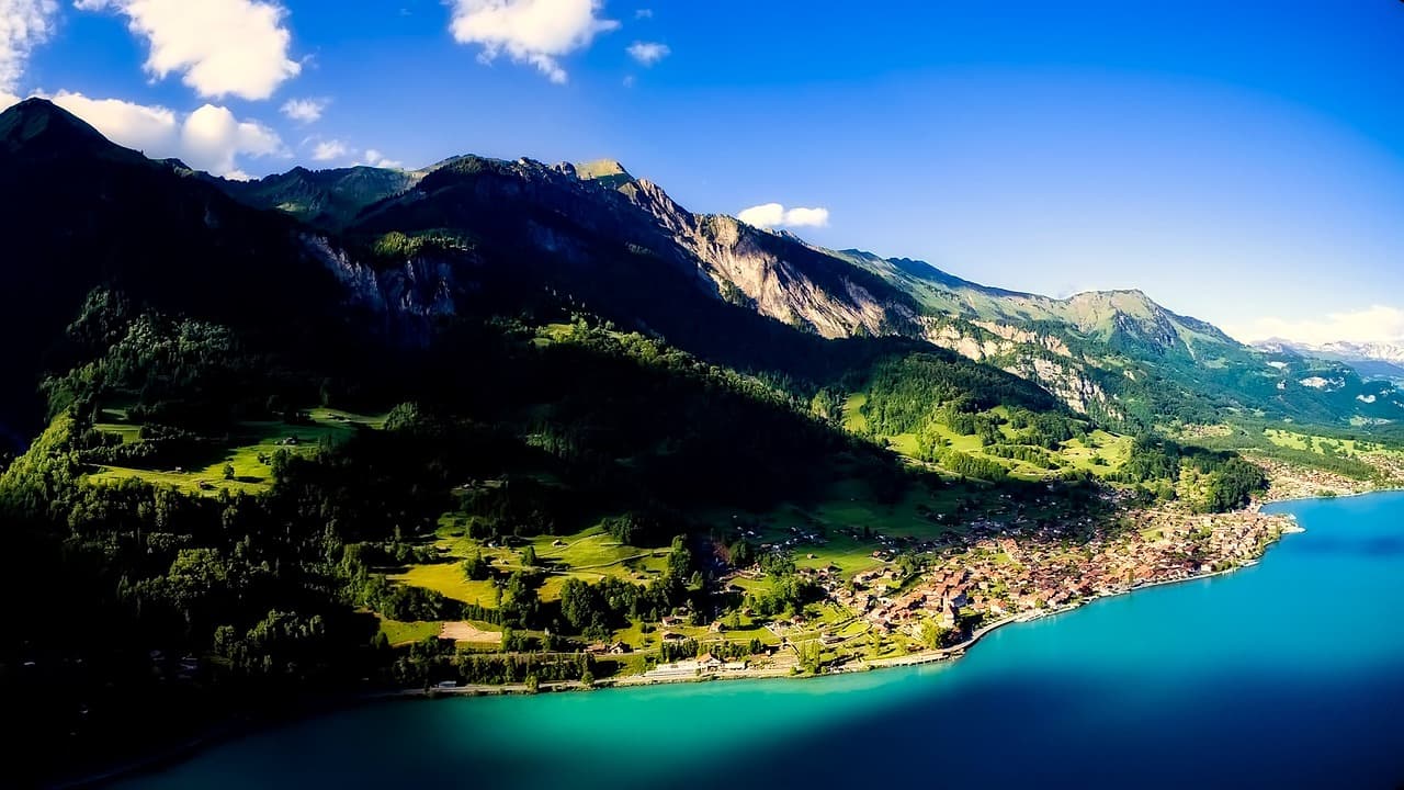 Open to the most beautiful lakes of Switzerland