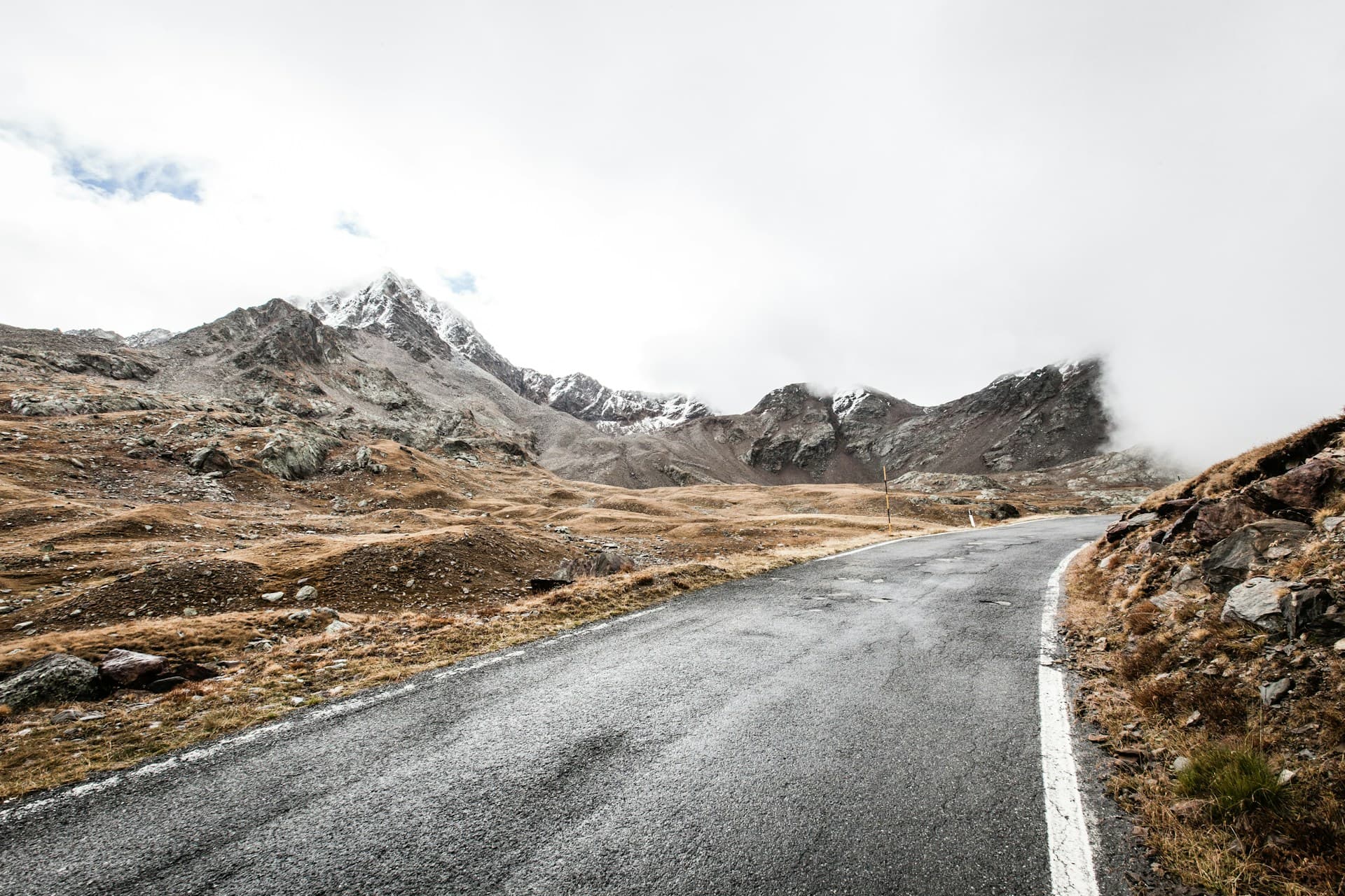 Convertible tour over the Gavia Pass