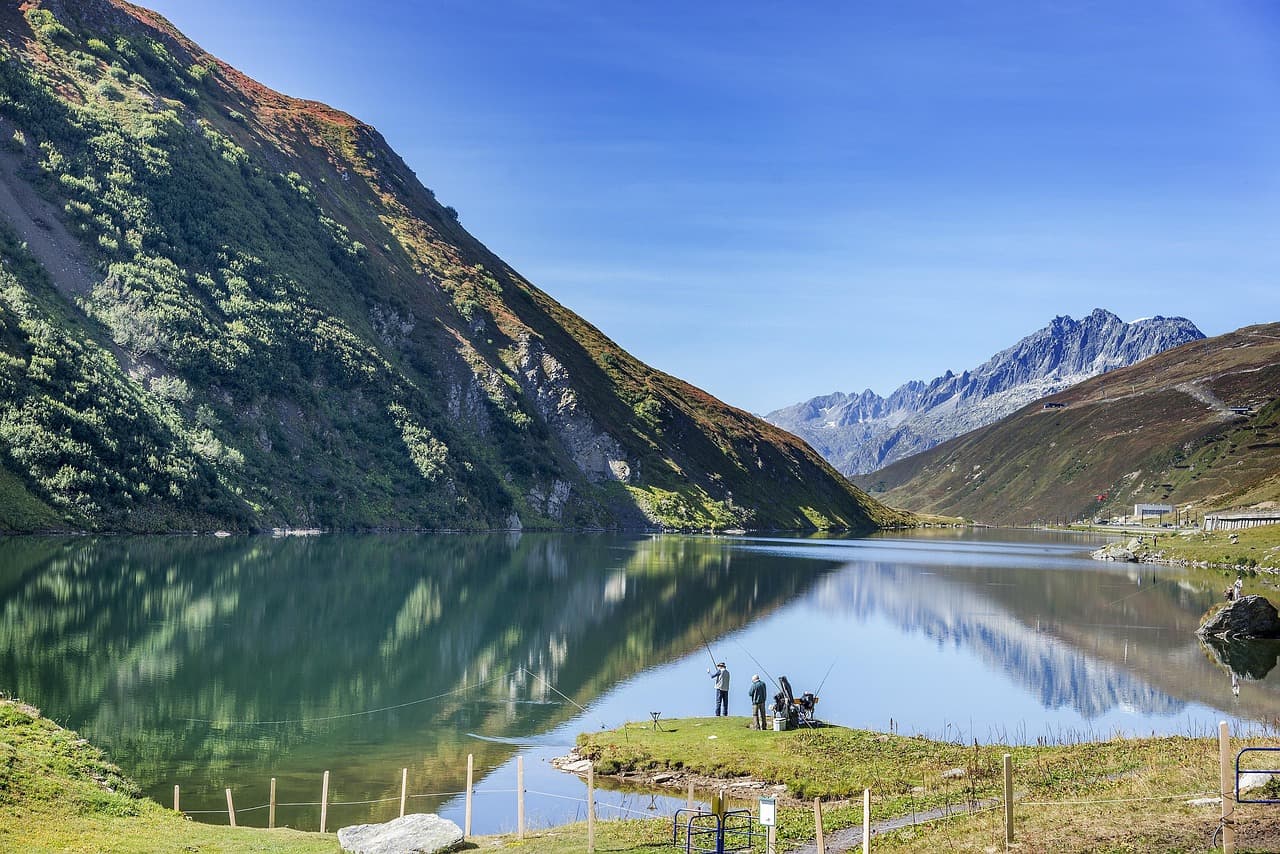 Convertible tour on the Oberalp Pass